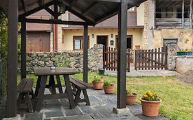 Casa Luisa Biedes, Pilona